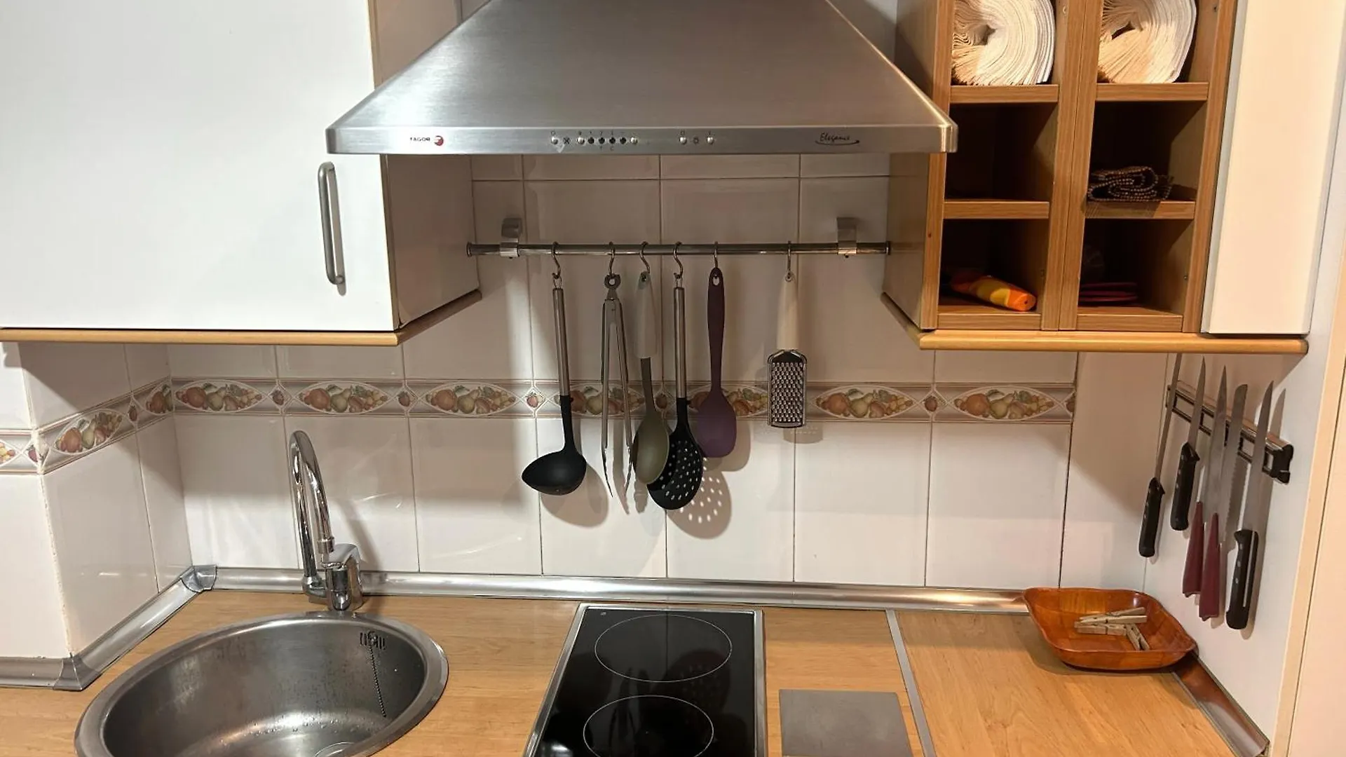 Apartamento Frente Al Guggenheim. Urbanizacion De Lujo En El Centro Bilbao 0*,  Spanien